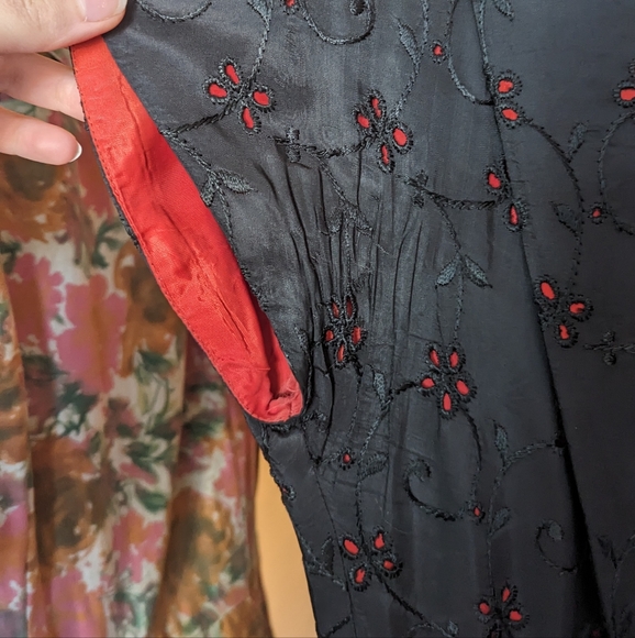 1950s gorgeous black and red taffeta scalloped dress - Picture 5 of 9